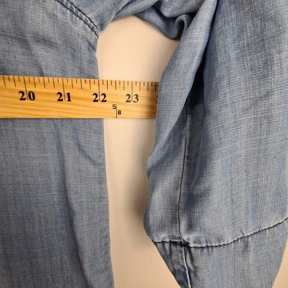 Chico's Zenergy Denim Top Chambray Hoodie Size 2 Large Blue Tie Roll Tab Sleeve - Picture 6 of 9